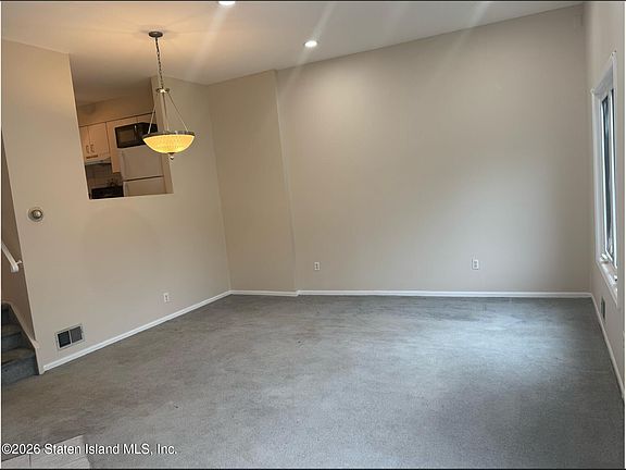 4th image of 42 Stonecrest Ct