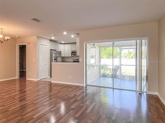 5th image of 1035 SE 5th Ter