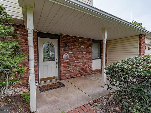 3rd image of 122 Ann Dr