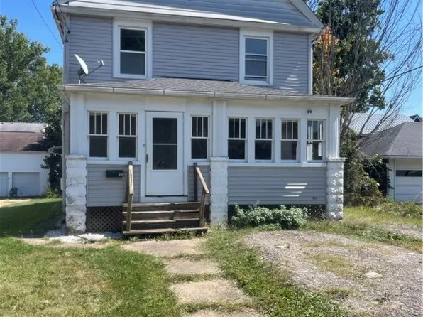 110 Oakwood St, Ravenna, OH 44266