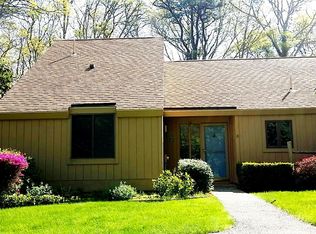 32 Woodrise Rd, Falmouth, MA 02540
