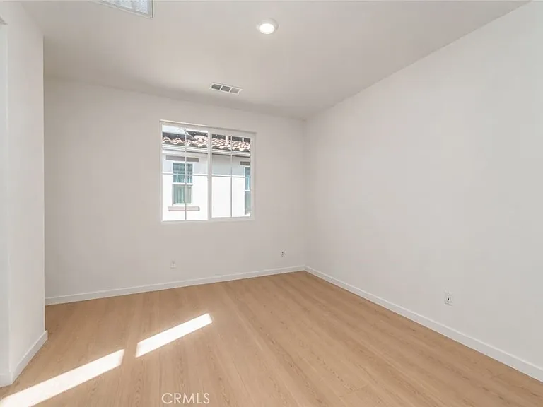 26149 Park Ave #28 — Photo 3