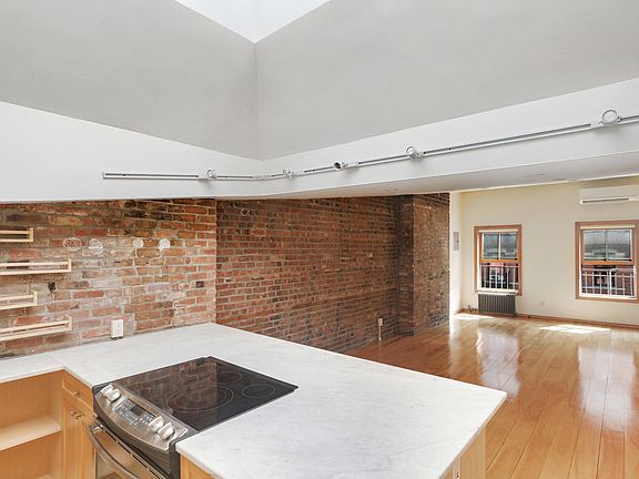 3rd image of 155 Prince St APT 3
