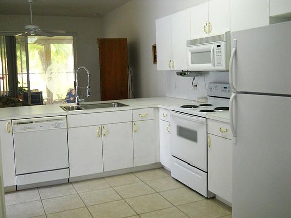 4th image of 837 NW Sorrento Ln