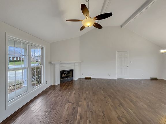4th image of 2386 Ellsworth Dr
