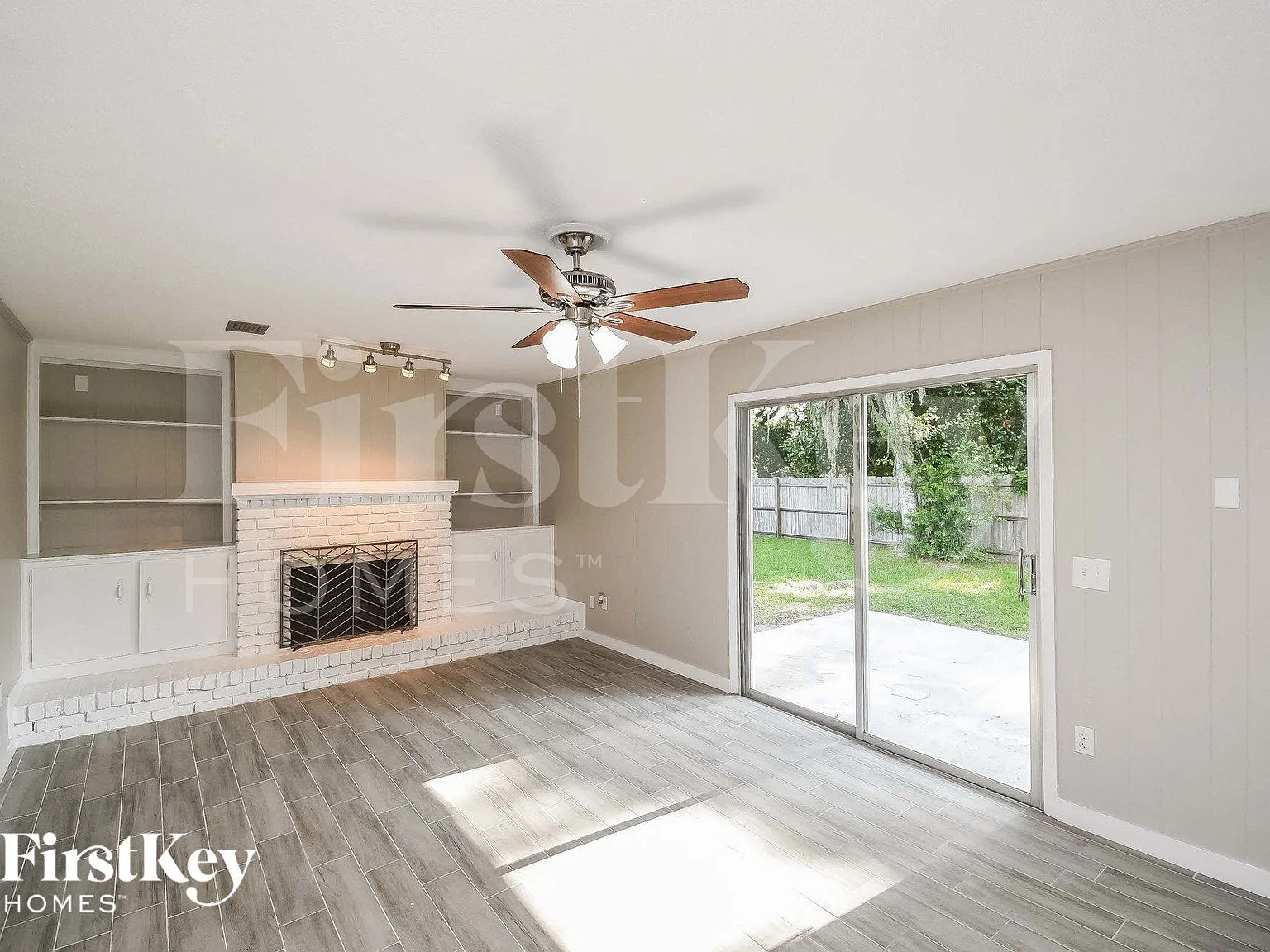 3 bed, 2.0 bath, 1582 sqft, $2,160 — Photo 3