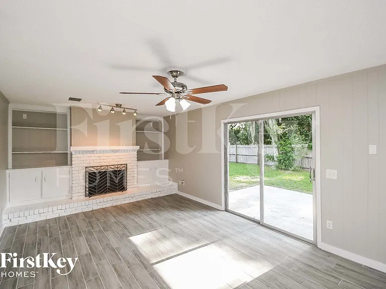 1010 Anna Ave — Photo 3