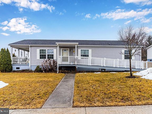 2nd image of 102 Oriole Dr