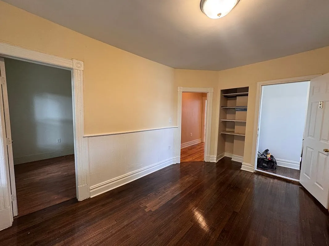 3 bed, 1.0 bath, 700 sqft, $2,200 — Photo 2