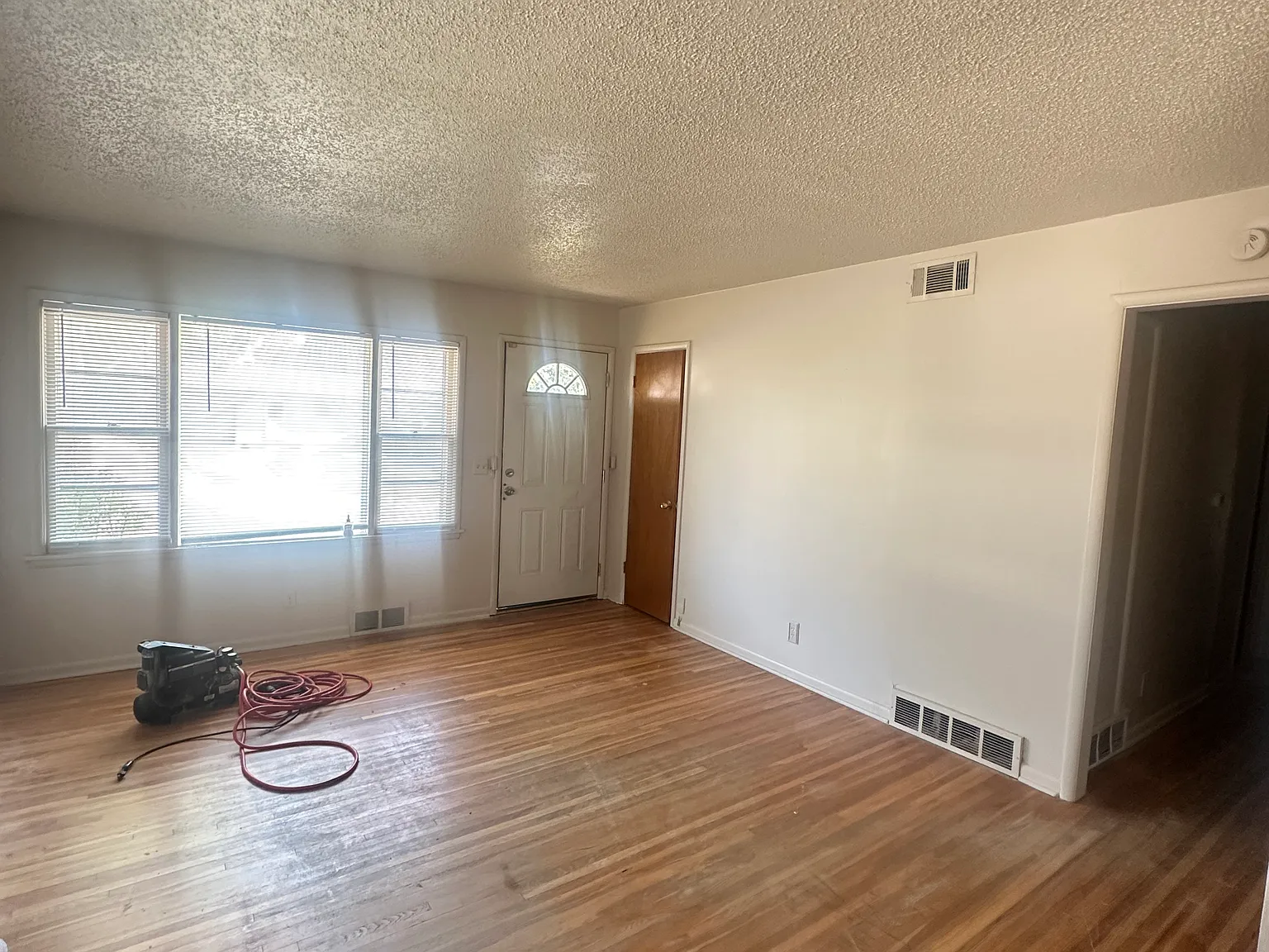 W 45th Pl S, Tulsa — Photo 2