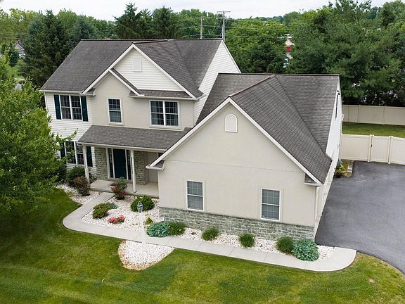 2nd image of 20 Lewiston Cir