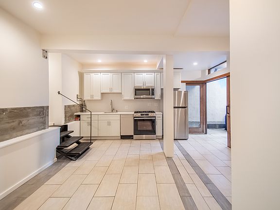 4th image of 116 Coleridge St #A