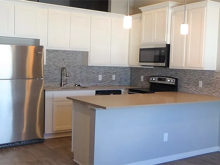 212 N Bryan Ave #202 — Photo 1