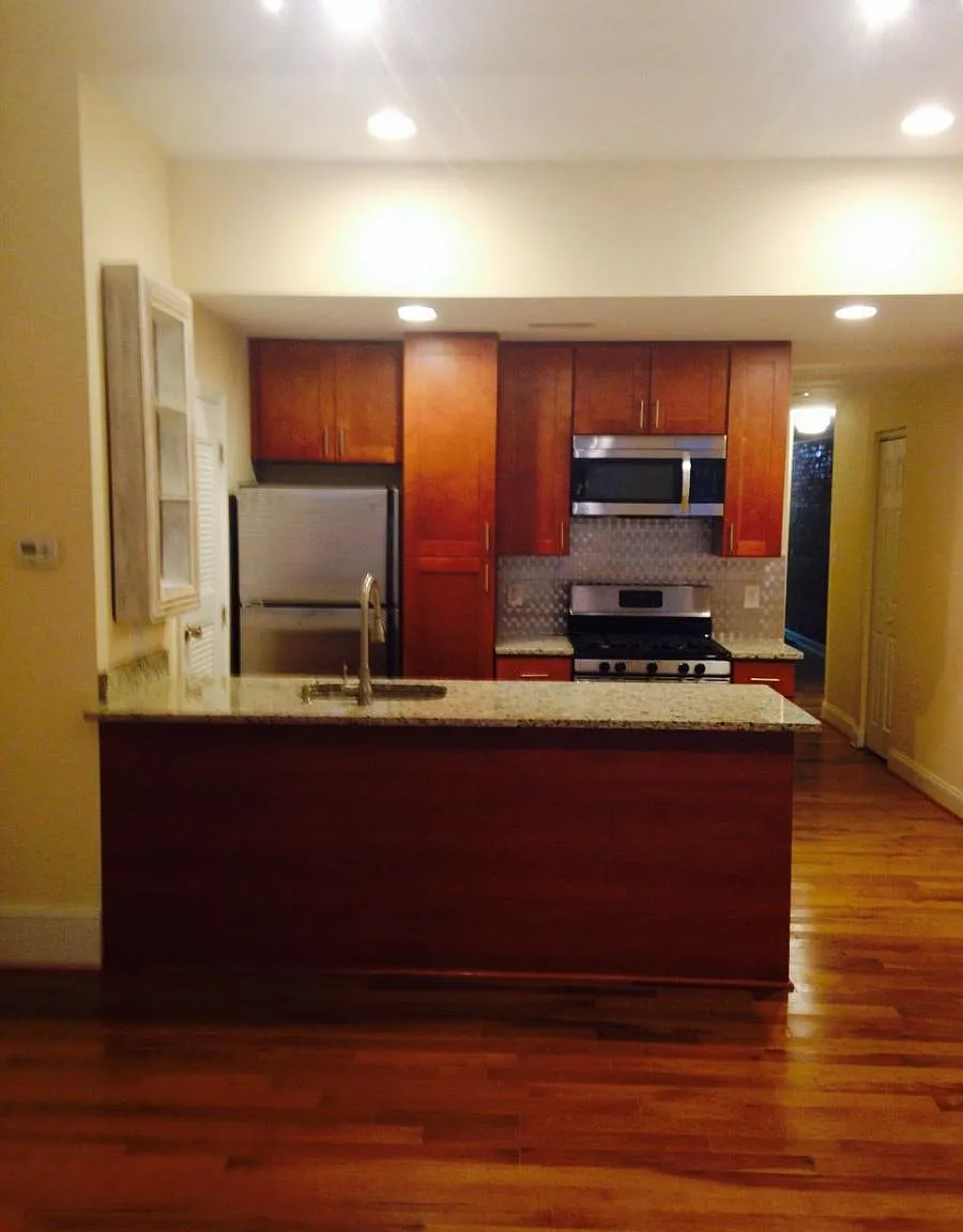 3 bed, 1150 sqft, $2,100 — Photo 3