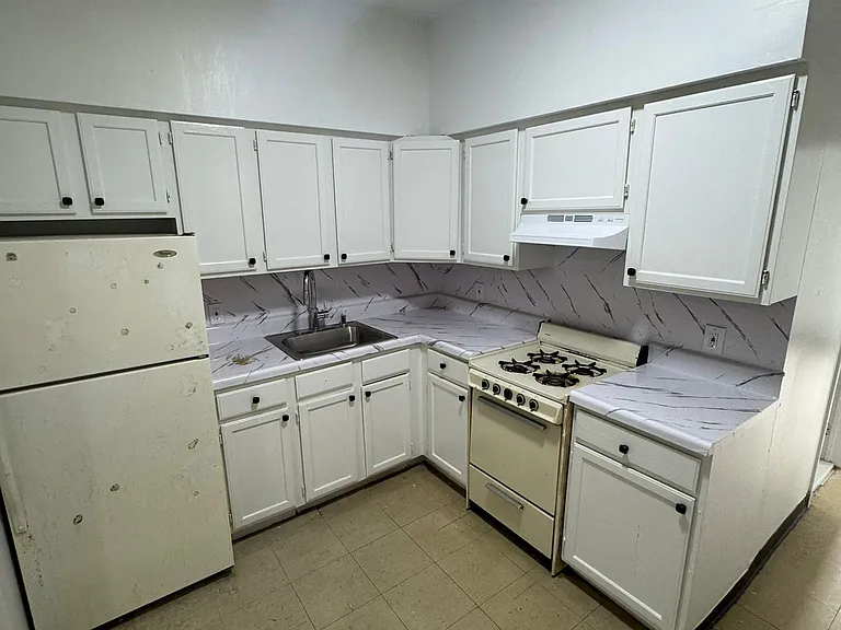 142 Orchard St #2R — Photo 5