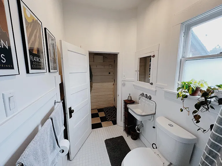 First floor bathroom (off kitchen)