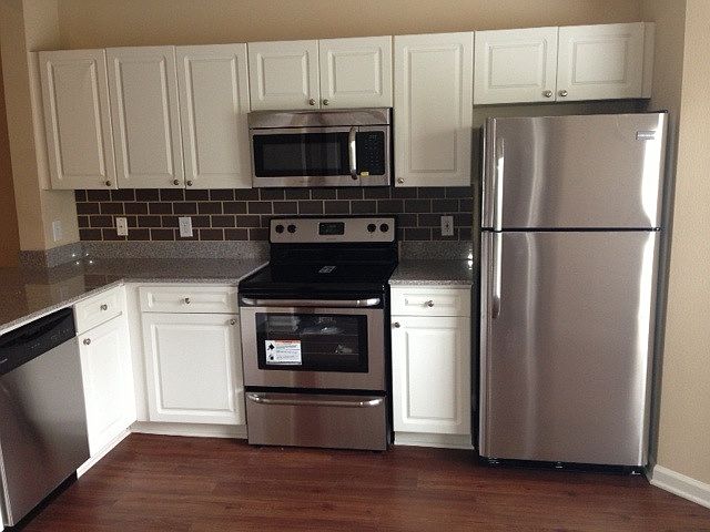 1st image of 208 Ivy Meadow Ln