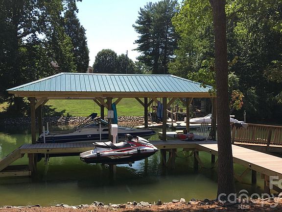 3rd image of 3825 Chevlot Hills Rd