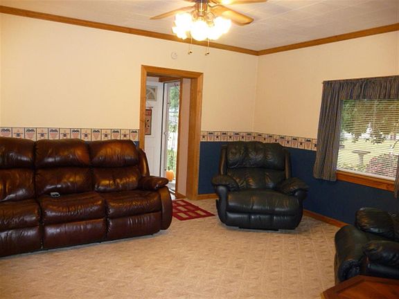 2nd image of 825 N 39th St
