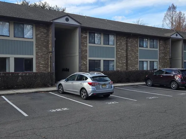 115 E Kings Hwy Unit 211, Maple Shade, NJ 08052