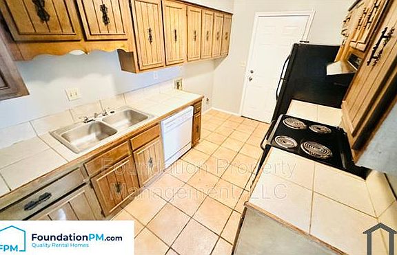 3rd image of 4422 Howardcrest Dr