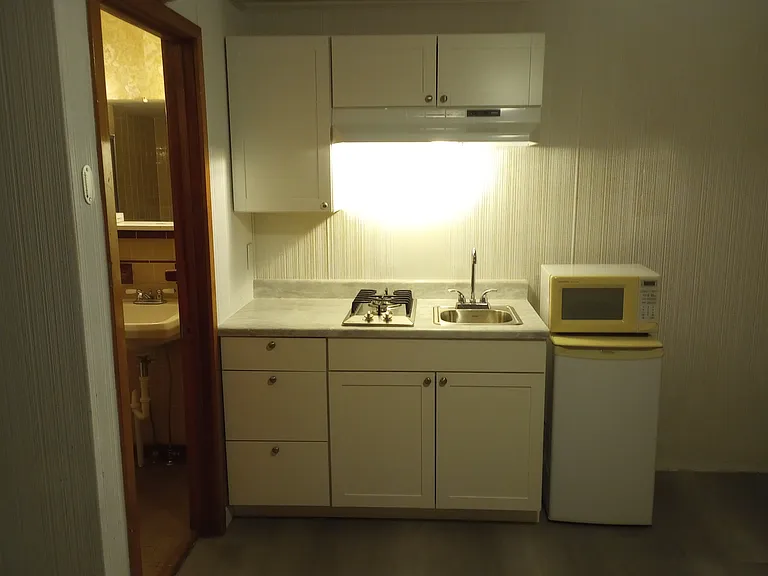 109 6th Ave #5 — Photo 3