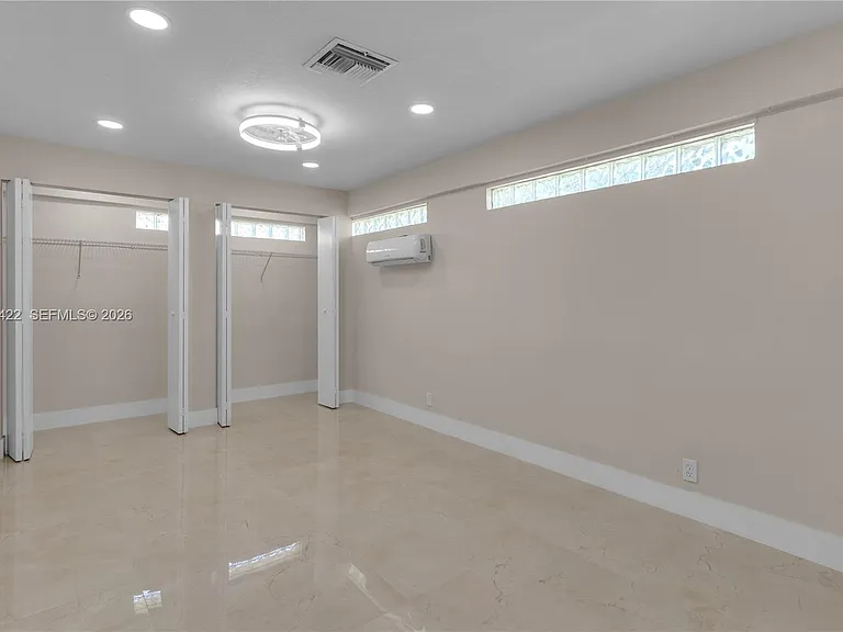 378 SW 6th St #1 — Photo 16