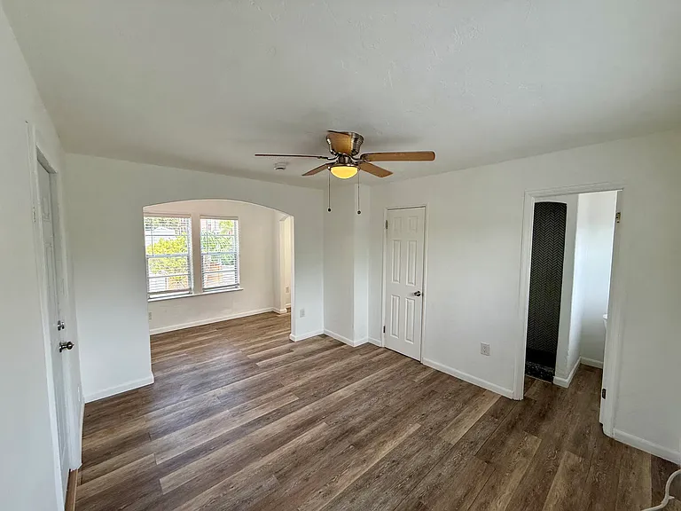 340 NE 125th St #3 — Photo 3