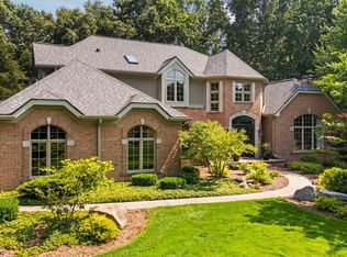 8400 Cedar Hills Dr, Dexter, MI 48130