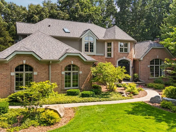 8400 Cedar Hills Dr, Dexter, MI 48130
