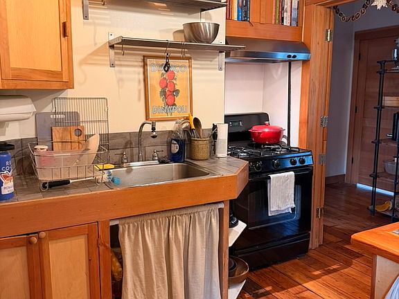 3rd image of 4121 Greenwood Ave N APT 2