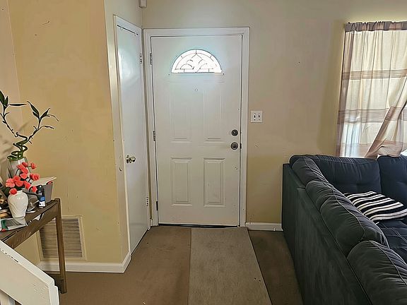 2nd image of 976 Worcester Pl NW