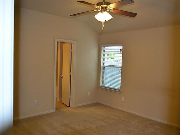 5th image of 7906 Emerald Oak Dr