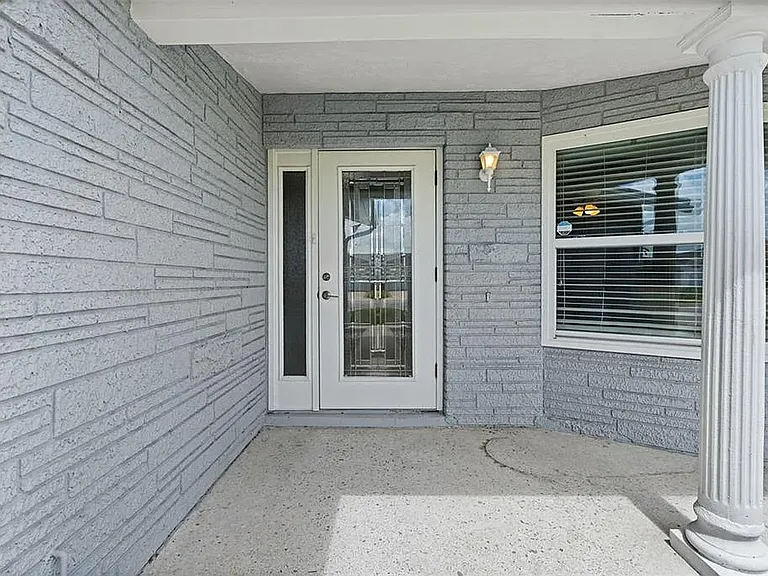 710 116th Ave — Photo 2