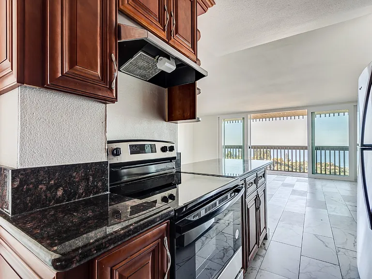 6542 Ocean Crest Dr #C204 — Photo 11
