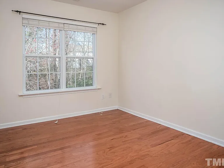 268 Joshua Glen Ln — Photo 4