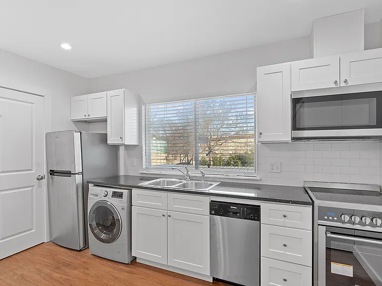 306 E 30th St #109 — Photo 7