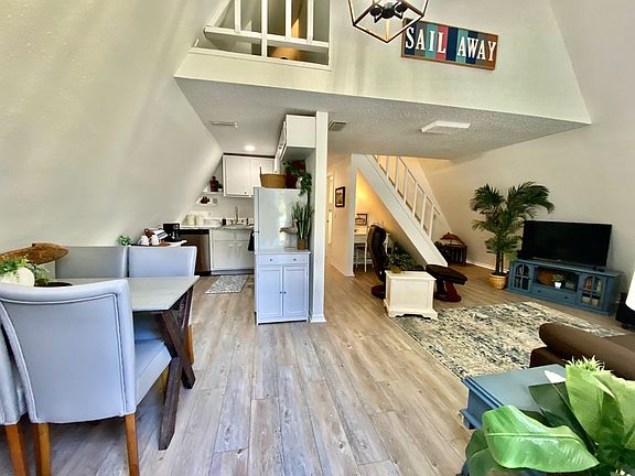 4th image of 11984 Palmetto Way