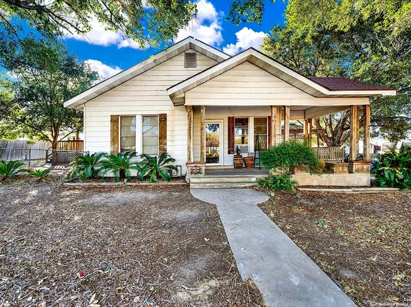 612 E Guadalupe, Runge, TX 78151