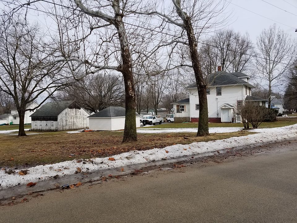 2nd image of 902 Locust St
