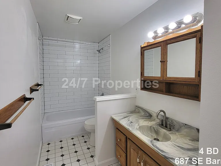 687 SE Barnes Ave — Photo 15