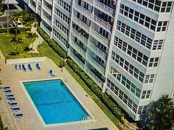 2nd image of 800 SE 20th Ave APT 515
