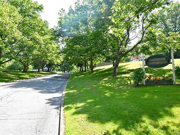 3rd image of 7 Woodbrook Dr APT 2