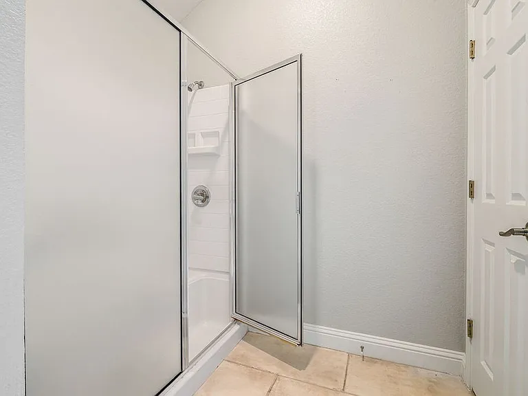218 E Creekview Dr — Photo 18