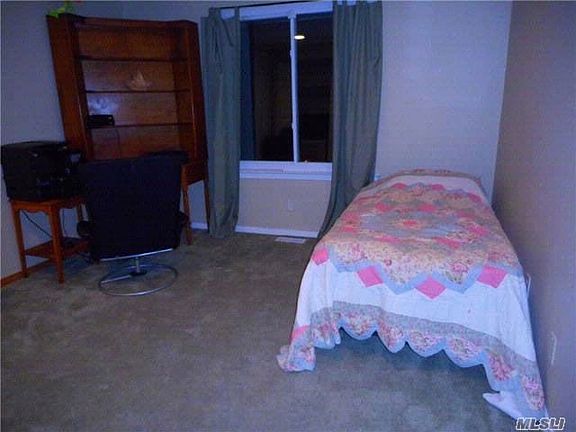 5th image of 172 Cambridge Dr