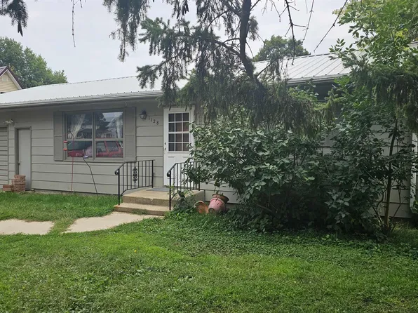 1128 Fell St, Larchwood, IA 51241
