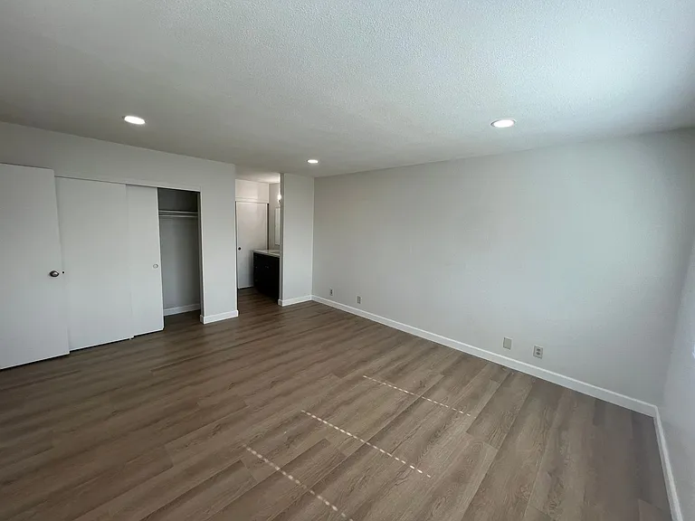 19806 Strathern St — Photo 29
