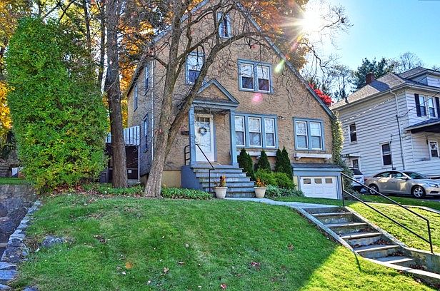1st image of 62 S Stone Ave