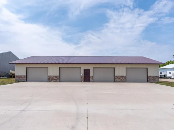 306 Redwood St SW, New London, MN 56273