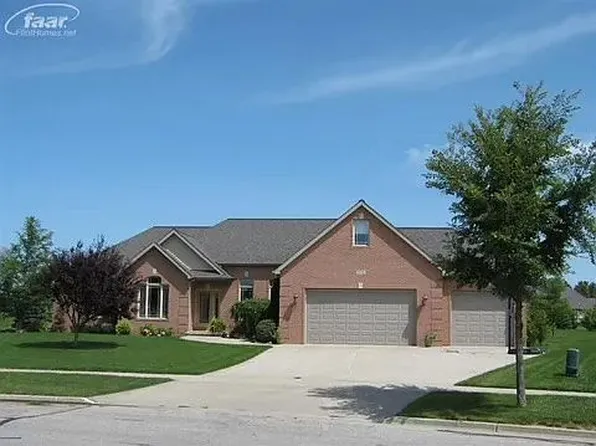 377 Clarmarc Dr, Frankenmuth, MI 48734